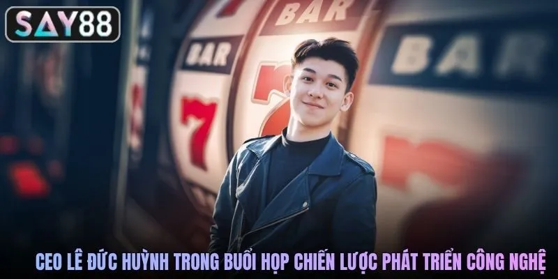 CEO Lê Đức Huỳnh trong buổi họp chiến lược phát triển công nghệ